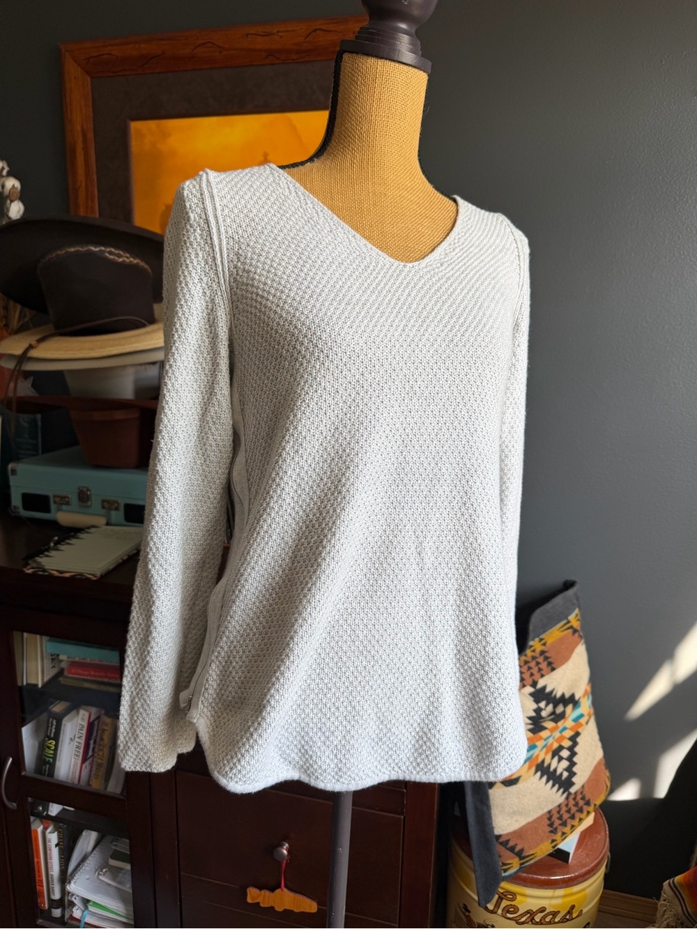 Banana Republic Light Gray Women's V-Neck Knit Sweater - zipper sides